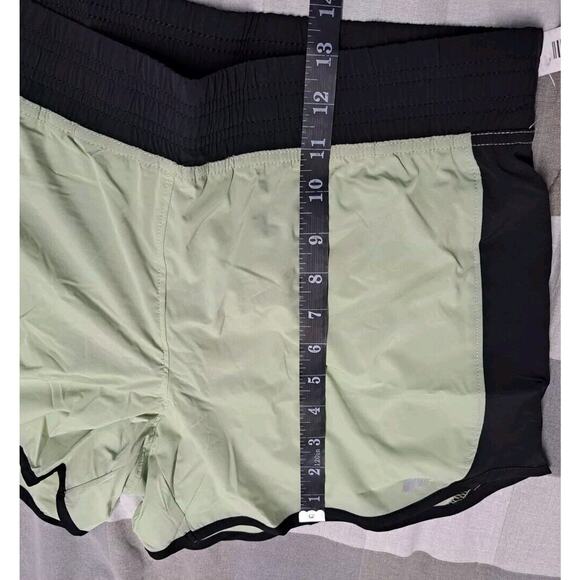 Amazon Essentials Women's 4" Stretch Woven Running Short‎ Size M - Picture 5 of 12